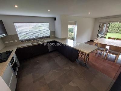 Casa de 4 alcobas en arriendo en San Simon Guaymaral, Bogotá, 332 m² · foto 11 de 20