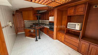 Casa de 5 alcobas en venta en Cedritos Cedro Golf, Bogotá, 400 m² · foto 3 de 18