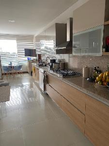 Apartamento de 3 alcobas en venta en Cerros De Los Alpes, Bogotá, 326 m² · foto 8 de 15