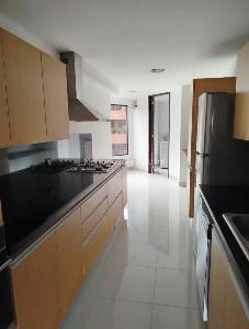 Apartamento de 3 alcobas en arriendo en Santa Ana Occidental, Bogotá, 190 m² · foto 3 de 8