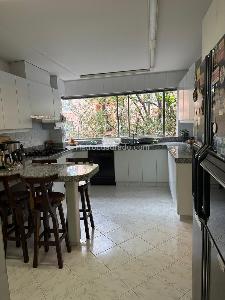 Casa de 5 alcobas en venta en La Cabrera, Bogotá, 330 m² · foto 10 de 17