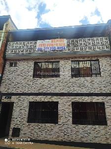 Casa de 5 alcobas en venta en La Victoria, Bogotá, 147 m² · foto 2 de 8