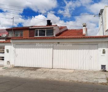 Casa de 5 alcobas en venta en Mandalay I Sector, Bogotá, 207 m² · foto 2 de 20