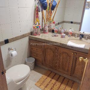 Apartamento de 3 alcobas en venta en La Carolina, Bogotá, 186 m² · foto 2 de 20
