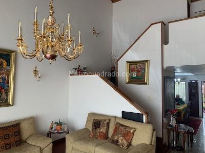 Casa de 4 alcobas en venta en Las Villas, Bogotá, 261 m² · foto 2 de 14
