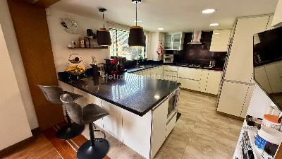 Apartamento de 3 alcobas en venta en Santa Barbara Occidental, Bogotá, 174 m² · foto 4 de 20