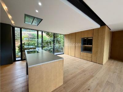 Apartamento de 3 alcobas en venta en Los Rosales, Bogotá, 220 m² · foto 2 de 20