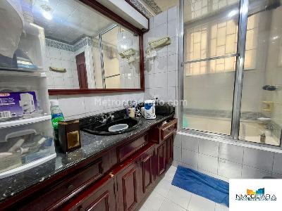 Apartamento de 3 alcobas en venta en Chico Reservado, Bogotá, 199 m² · foto 5 de 16