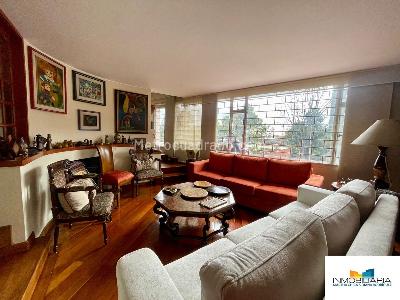 Apartamento de 3 alcobas en venta en Chico Reservado, Bogotá, 199 m² · foto 2 de 16