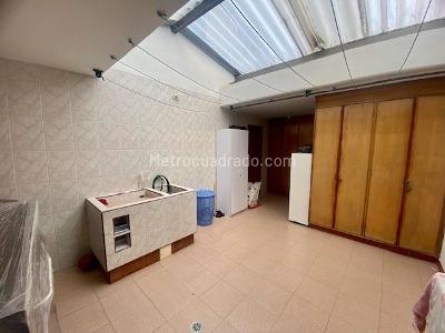 Casa de 5 alcobas en venta en Alhambra, Bogotá, 489 m² · foto 8 de 20