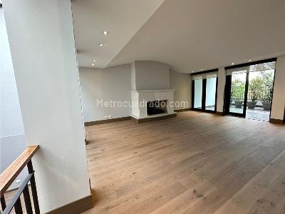 Casa de 3 alcobas en venta en Santa Ana Oriental, Bogotá, 587 m² · foto 2 de 20