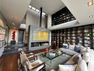 Casa de 4 alcobas en venta en El Refugio, Bogotá, 676 m² · foto 2 de 20
