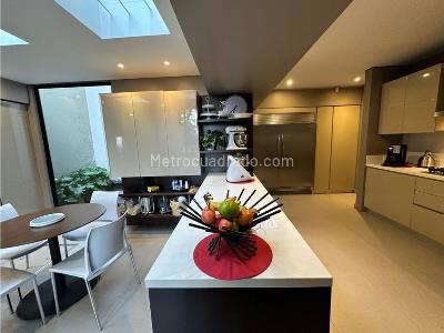 Casa de 4 alcobas en venta en El Refugio, Bogotá, 676 m² · foto 18 de 20