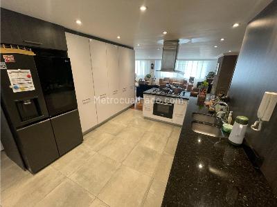 Apartamento de 3 alcobas en venta en Chico, Bogotá, 203 m² · foto 11 de 20