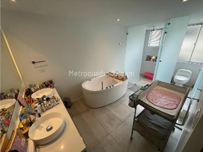 Apartamento de 3 alcobas en venta en Chico, Bogotá, 203 m² · foto 20 de 20