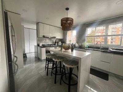 Apartamento de 3 alcobas en venta en Chico, Bogotá, 226 m² · foto 10 de 20