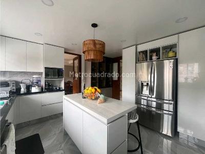Apartamento de 3 alcobas en venta en Chico, Bogotá, 226 m² · foto 11 de 20