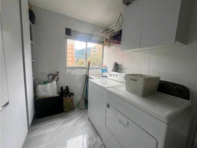 Apartamento de 3 alcobas en venta en Chico, Bogotá, 226 m² · foto 12 de 20