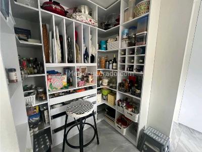 Apartamento de 3 alcobas en venta en Chico, Bogotá, 226 m² · foto 13 de 20