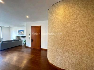 Apartamento de 3 alcobas en venta en Chico, Bogotá, 345 m² · foto 8 de 17