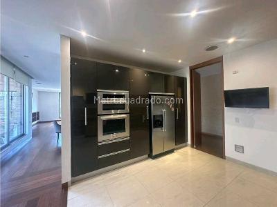 Apartamento de 3 alcobas en venta en Chico, Bogotá, 345 m² · foto 11 de 17