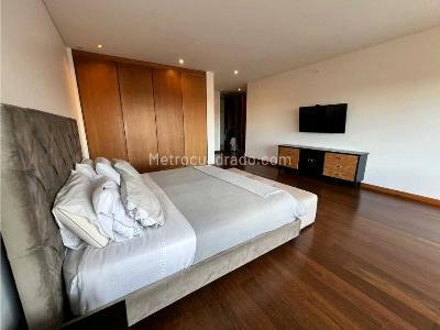 Apartamento de 3 alcobas en venta en Chico, Bogotá, 345 m² · foto 16 de 17