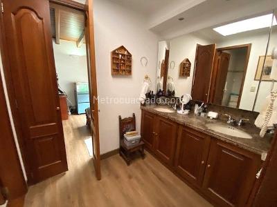 Apartamento de 3 alcobas en venta en Santa Barbara Occidental, Bogotá, 170 m² · foto 13 de 19