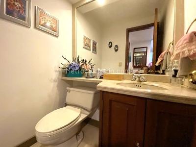 Apartamento de 3 alcobas en venta en Santa Barbara Occidental, Bogotá, 170 m² · foto 8 de 19