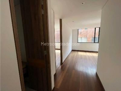 Apartamento de 2 alcobas en venta en Chico Reservado, Bogotá, 153 m² · foto 2 de 14