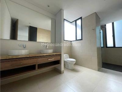 Apartamento de 2 alcobas en venta en Chico Reservado, Bogotá, 153 m² · foto 8 de 14