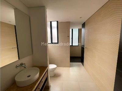 Apartamento de 2 alcobas en venta en Chico Reservado, Bogotá, 153 m² · foto 9 de 14