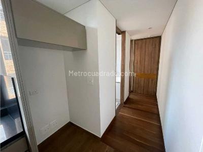 Apartamento de 2 alcobas en venta en Chico Reservado, Bogotá, 153 m² · foto 11 de 14