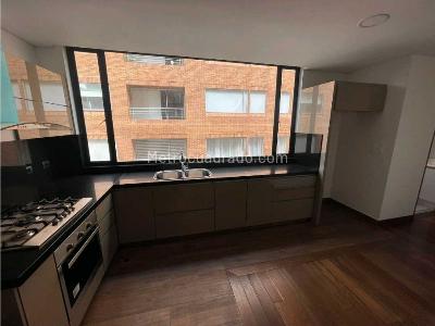 Apartamento de 2 alcobas en venta en Chico Reservado, Bogotá, 153 m² · foto 13 de 14