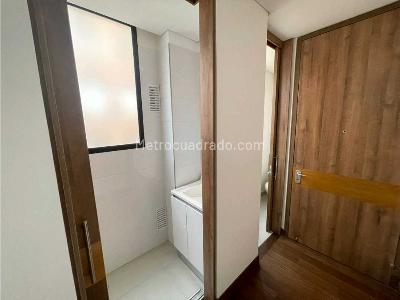 Apartamento de 2 alcobas en venta en Chico Reservado, Bogotá, 153 m² · foto 14 de 14