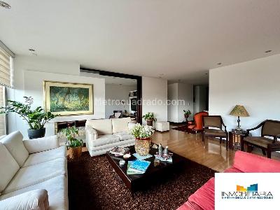 Apartamento de 3 alcobas en venta en Chico Navarra, Bogotá, 200 m² · foto 2 de 20