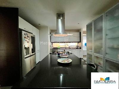 Apartamento de 3 alcobas en venta en Chico Navarra, Bogotá, 200 m² · foto 10 de 20