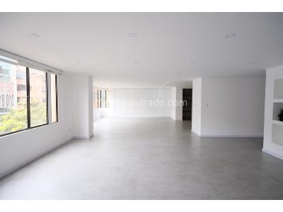 Apartamento de 3 alcobas en venta en Chico Norte, Bogotá, 280 m² · foto 2 de 20