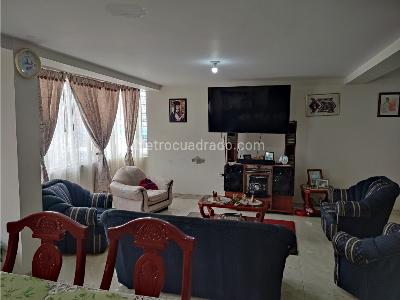 Casa de 5 alcobas en venta en Centro Fontibon, Bogotá, 300 m² · foto 17 de 20