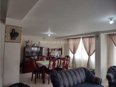 Casa de 5 alcobas en venta en Centro Fontibon, Bogotá, 300 m² · foto 18 de 20