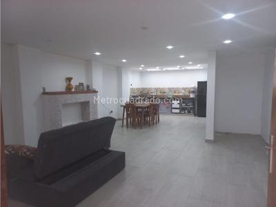 Casa de 5 alcobas en venta en Unicentro, Tunja, 270 m² · foto 3 de 20