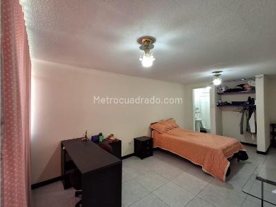 Casa de 5 alcobas en venta en Las Nieves, Tunja, 230 m² · foto 9 de 20