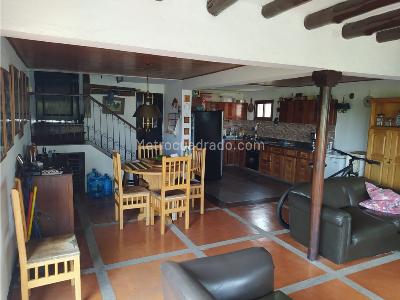 Casa de 3 alcobas en venta en La Macarena, Rionegro, 280 m² · foto 10 de 11