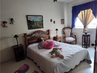 Casa de 3 alcobas en venta en Laureles, Medellín, 269 m² · foto 9 de 15