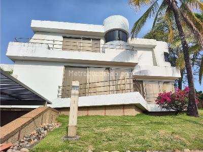 Casa de 5 alcobas en venta en Ricaurte, Girardot, 300 m² · foto 3 de 20