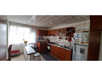 Casa de 5 alcobas en venta en Santa Marta Pastrana, Bogotá, 295 m² · foto 3 de 20
