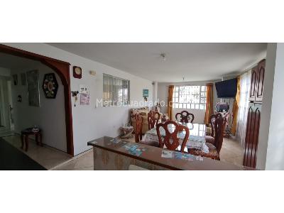 Casa de 5 alcobas en venta en Santa Marta Pastrana, Bogotá, 295 m² · foto 4 de 20