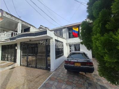 Casa de 3 alcobas en venta en Las Acacias, Villavicencio, 130 m² · foto 2 de 18