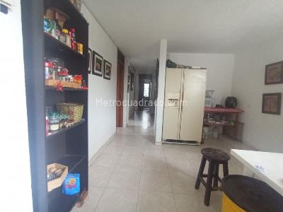 Casa de 4 alcobas en venta en La Esperanza, Villavicencio, 274 m² · foto 5 de 11