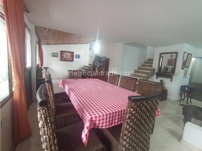 Casa de 4 alcobas en venta en La Esperanza, Villavicencio, 274 m² · foto 10 de 11