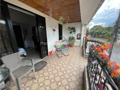 Casa de 3 alcobas en venta en Doña Luz, Villavicencio, 240 m² · foto 2 de 19